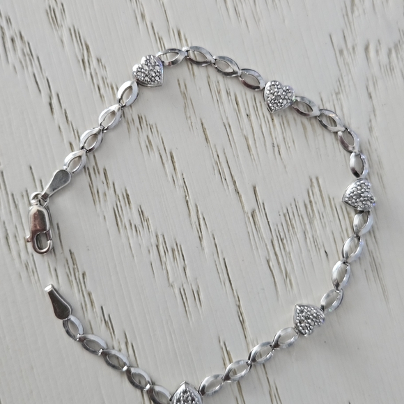 14k white gold  diamond heart bracelet - Picture 4 of 8